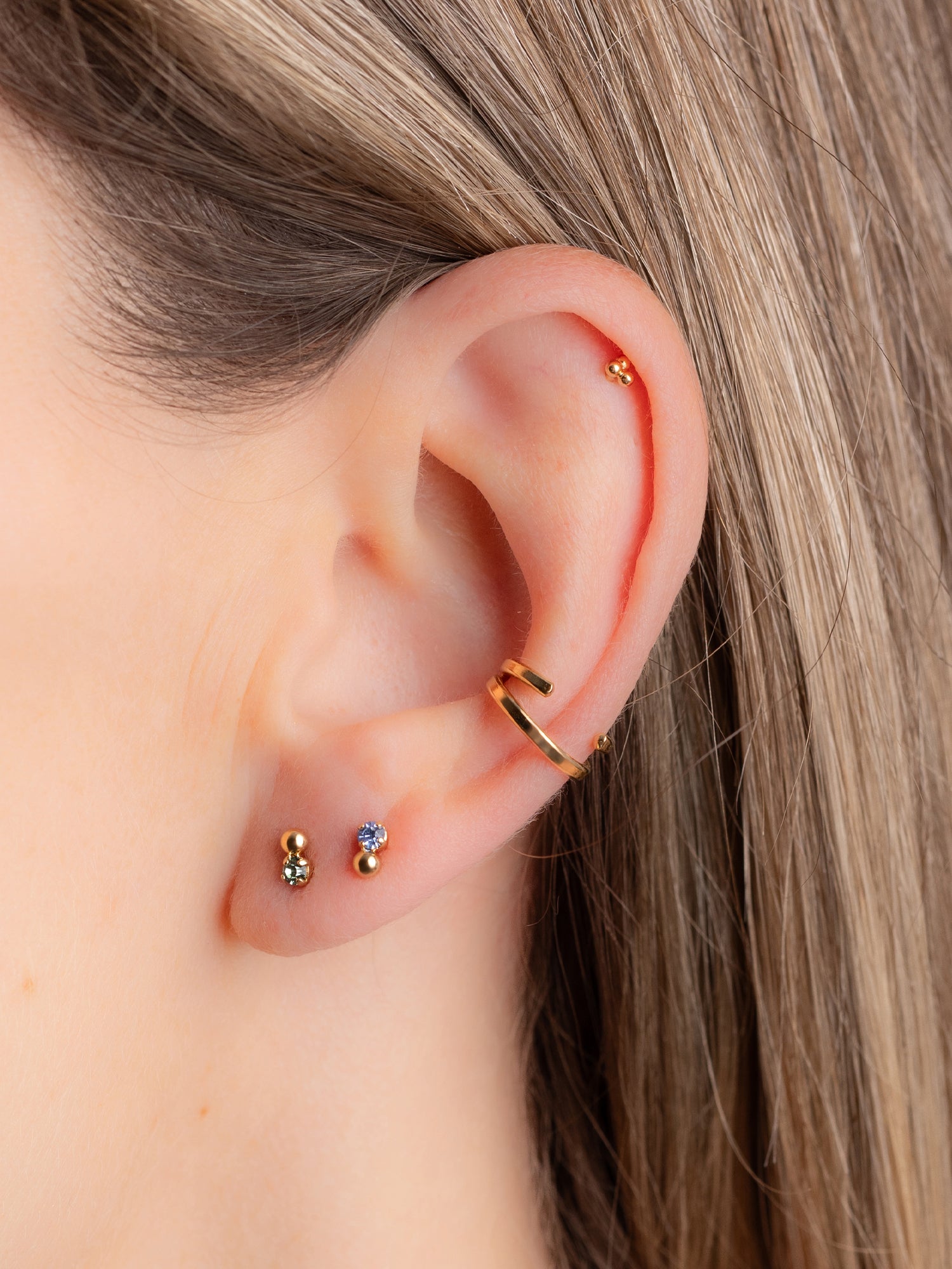 Puce d'oreille minimaliste avec cristal blanc et bille