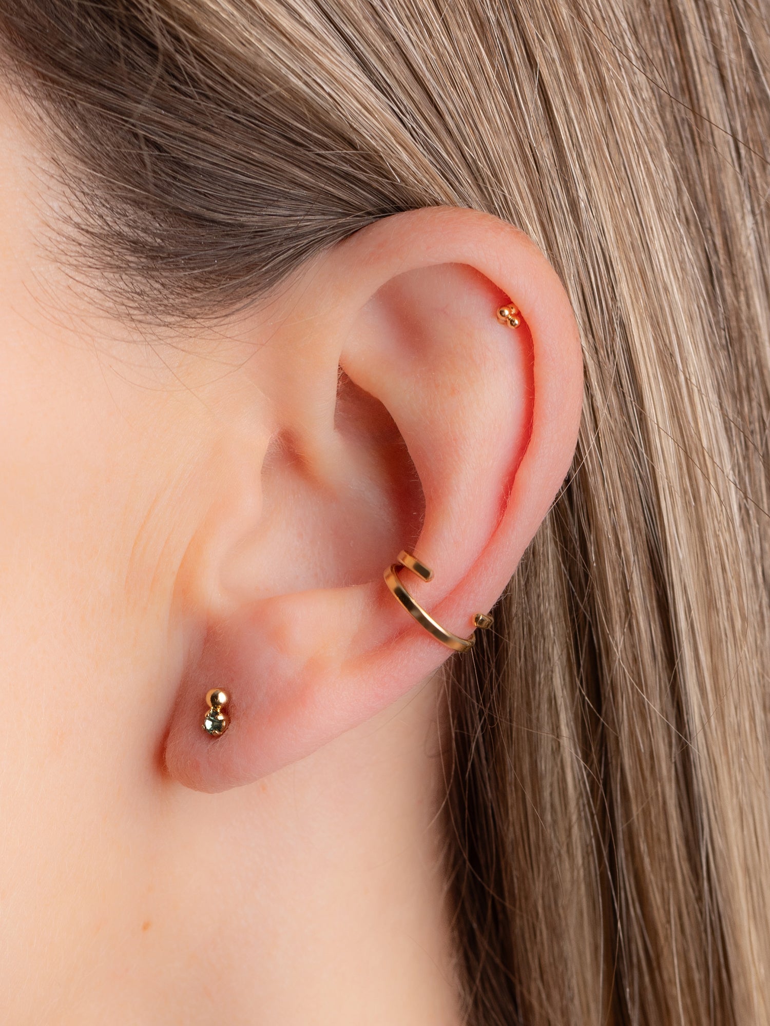 Puce d'oreille minimaliste avec cristal et bille