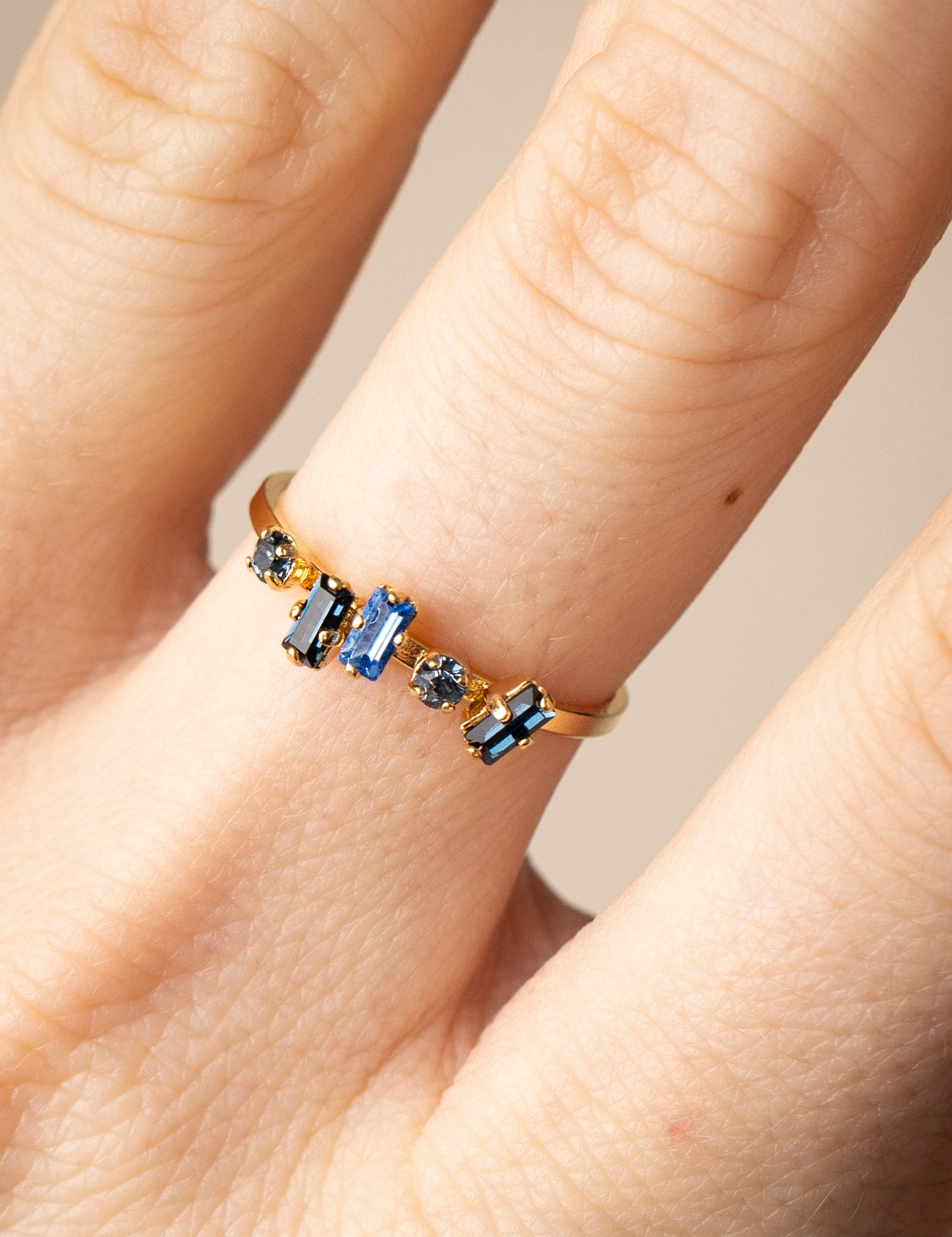 bague plaqué or cristaux bleus