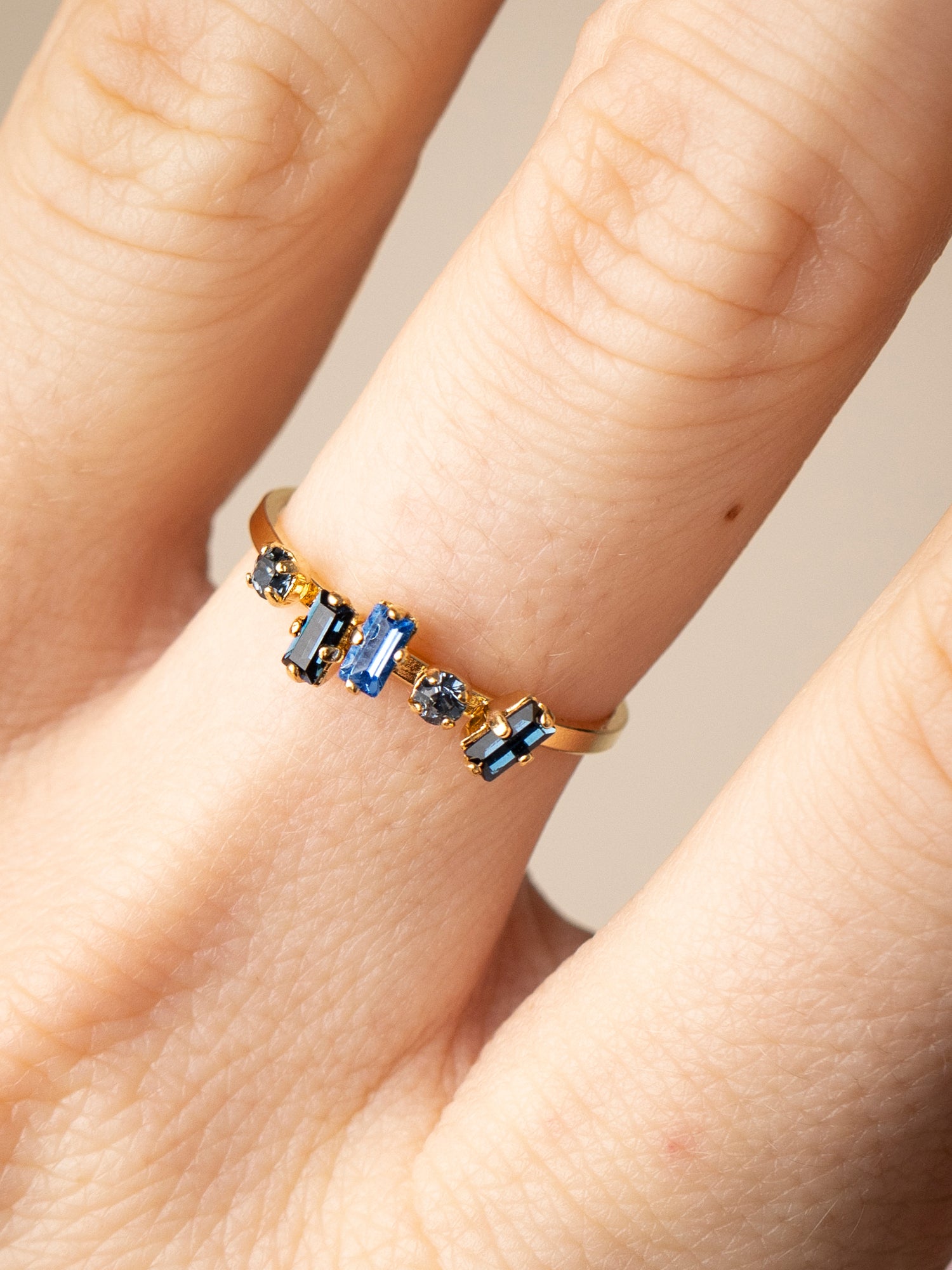 bague plaqué or cristaux bleus