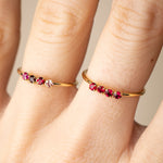 bague anneau avec 4 cristaux rubis, ou rubis, rose et fuchsia