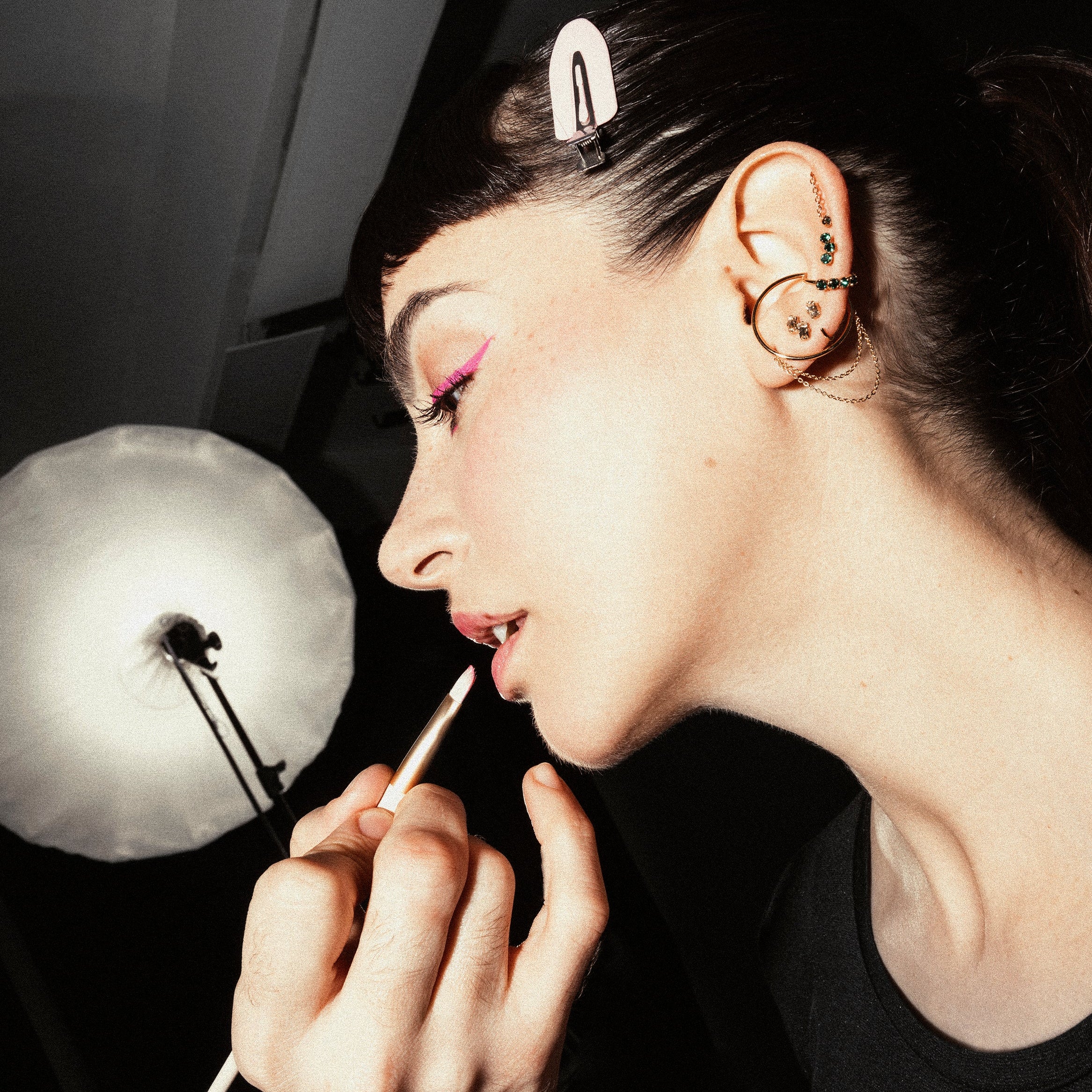 Boucles d’oreilles classiques en piercing (et inversement) : bonne ou mauvaise idée ?