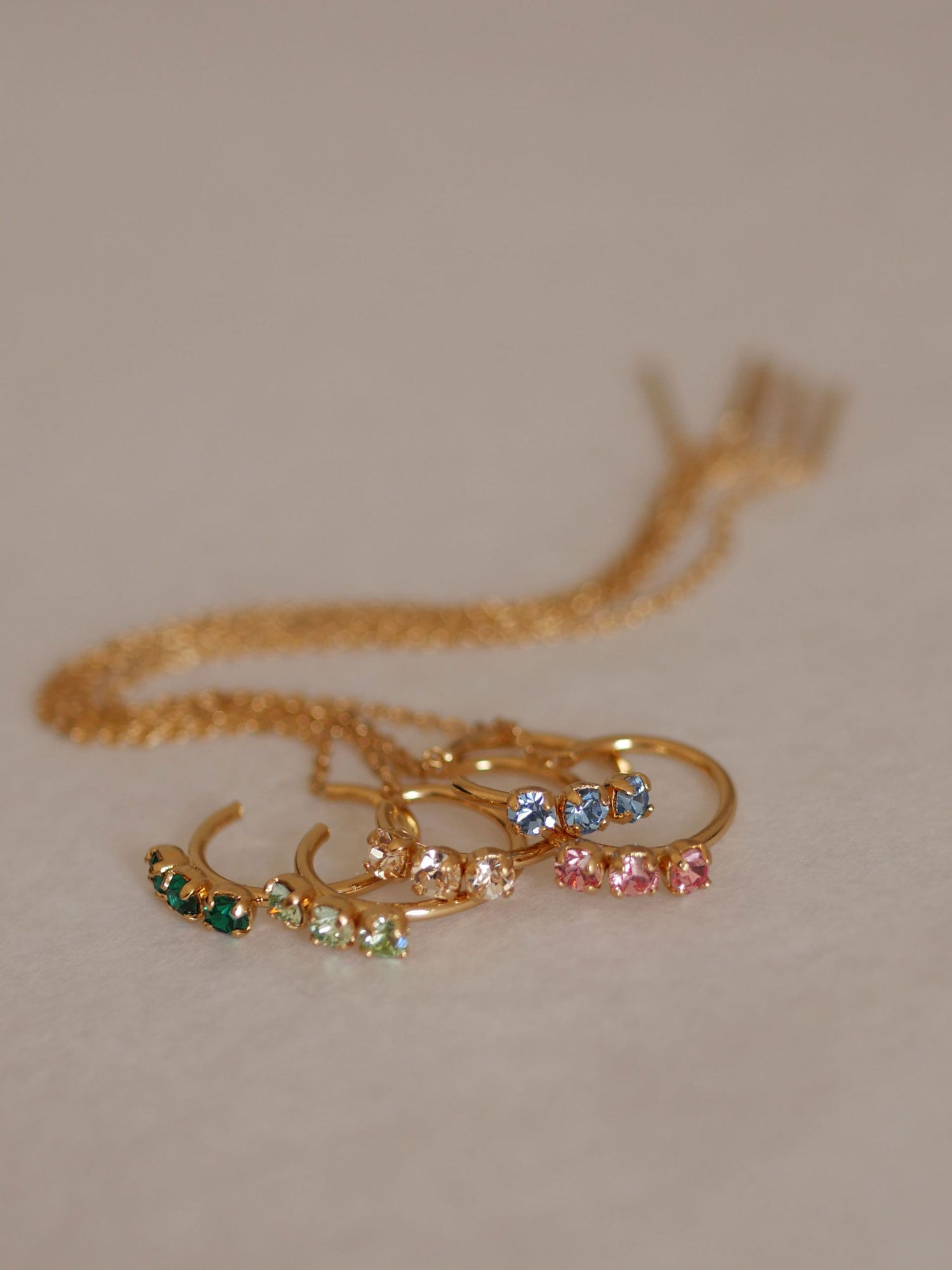 Boucle d'oreille avec cristaux multicolors April Please