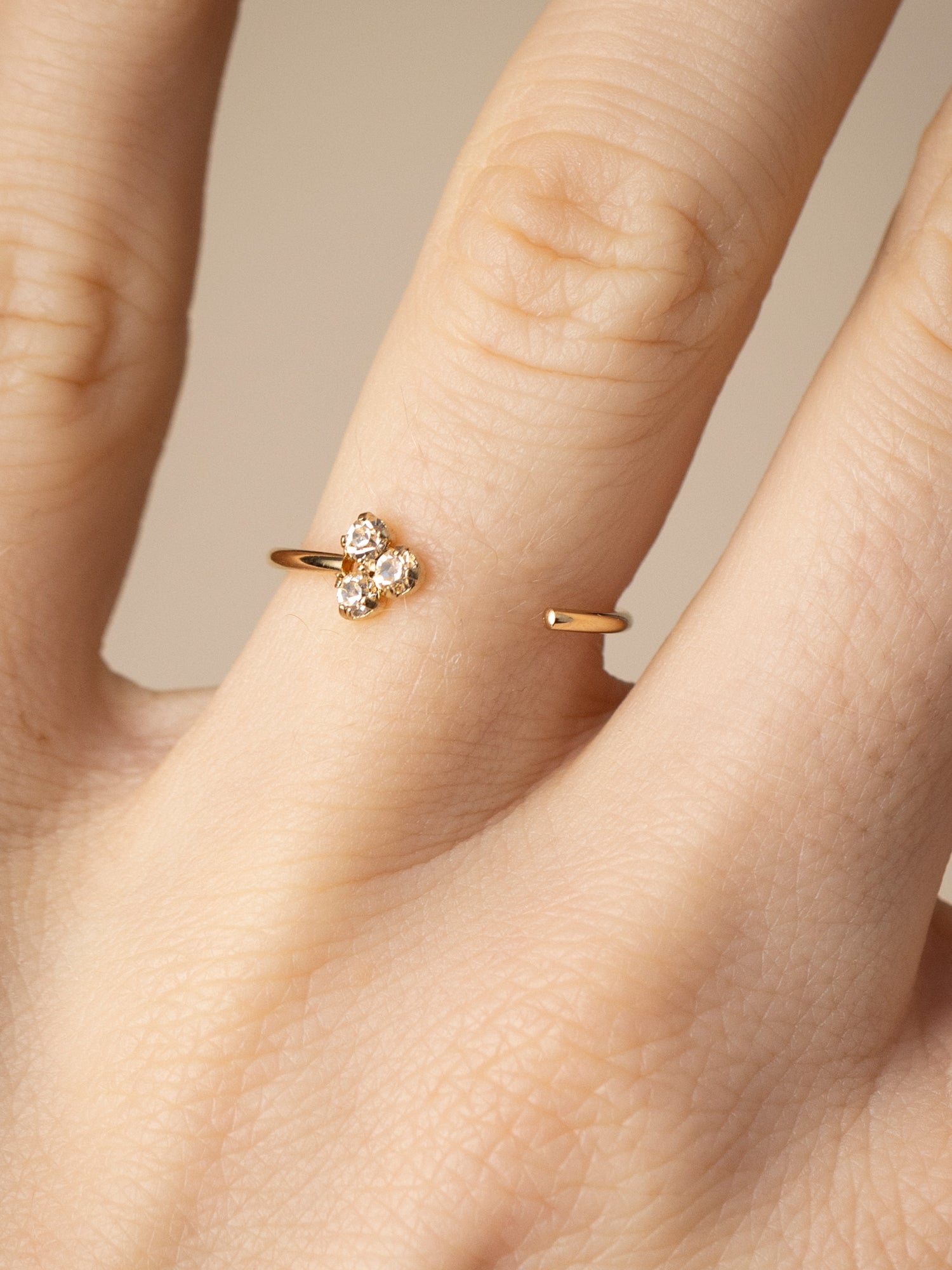 bague reglable fleur cristaux blanc, plaqué or