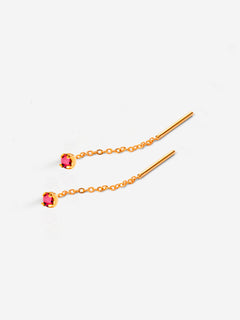 boucles d’oreilles chaîne fine dorée avec pierre rouge