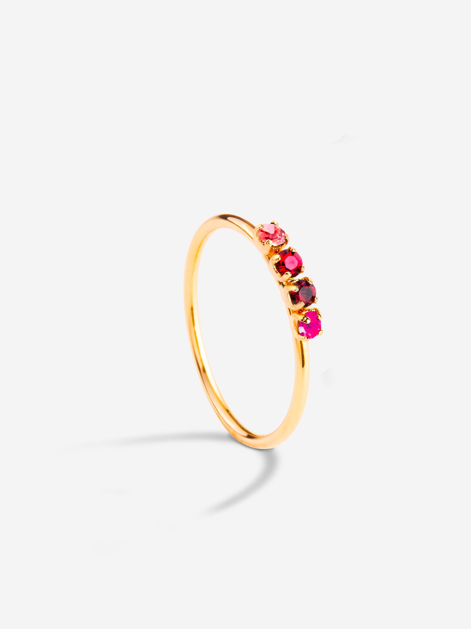 bague plaqué or, quatre cristaux roses et rubis